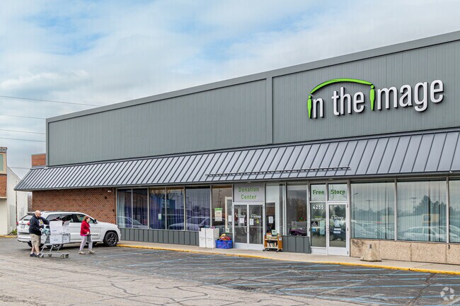 In the Image provides low-income individuals in Ken-O-Sha Park with free clothing and furniture.