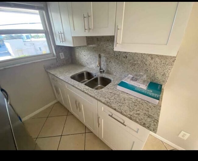 111 N L St unit 10, Lake Worth, FL 33460 - photo 6