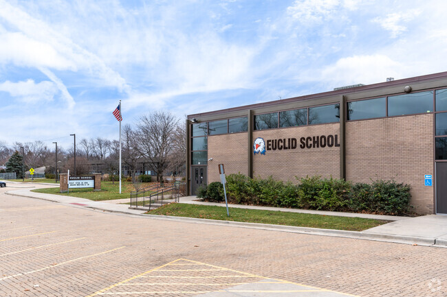 Euclid Elementary School has a student to teacher ratio of 11 to 1.