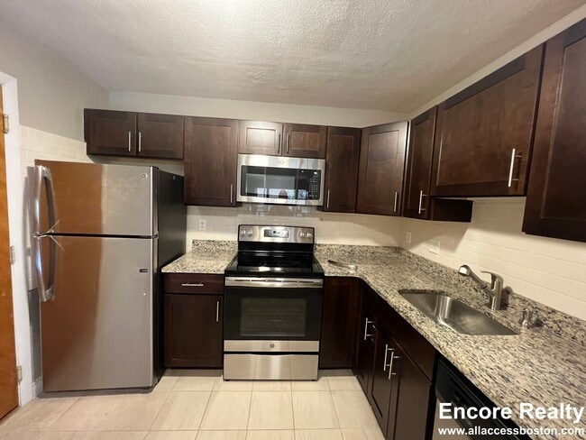 278 Grove St unit 6, Newton, MA 02466 - photo 2