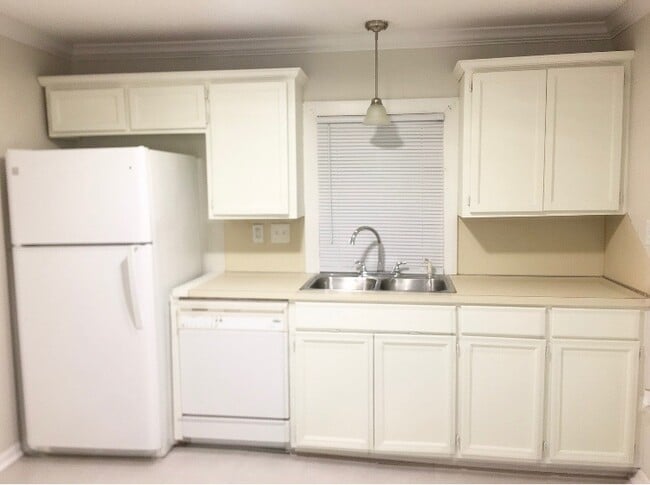 1029 Wilson St unit 1524 Ave. B., Port Neches, TX 77651 - photo 6