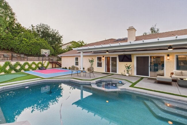 Pool, Spa, Sports Court