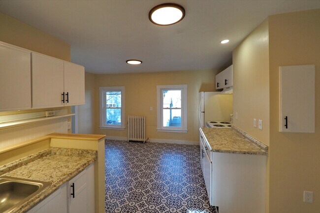 197 Western Ave unit 2 - Upstairs, Brattleboro, VT 05301 - photo 7