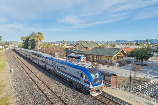 The ACE train runs along the Carlton Square neighborhood and connects Livermore to the rest of California with multiple train routes.