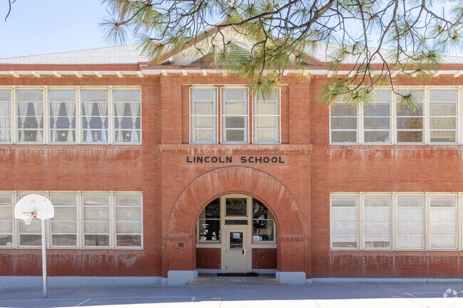 Prescott’s Lincoln Elementary School teaches children attending K-4th grades.