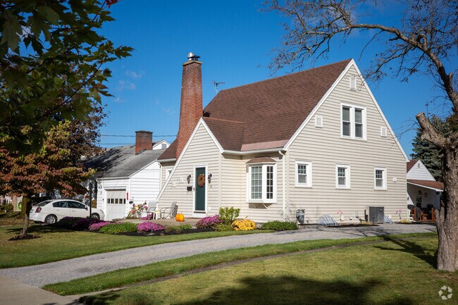 Classic homes in Gowanda reflect Colonial Revival and National styles.