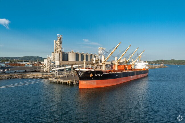 The 28th Street Boat Launch is popular boat ramp and viewing spot in Ontario, WA.