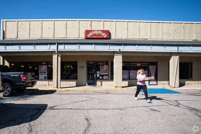Pasquale's pizza may be hard to find on the Southside of Indianapolis but worth the drive.