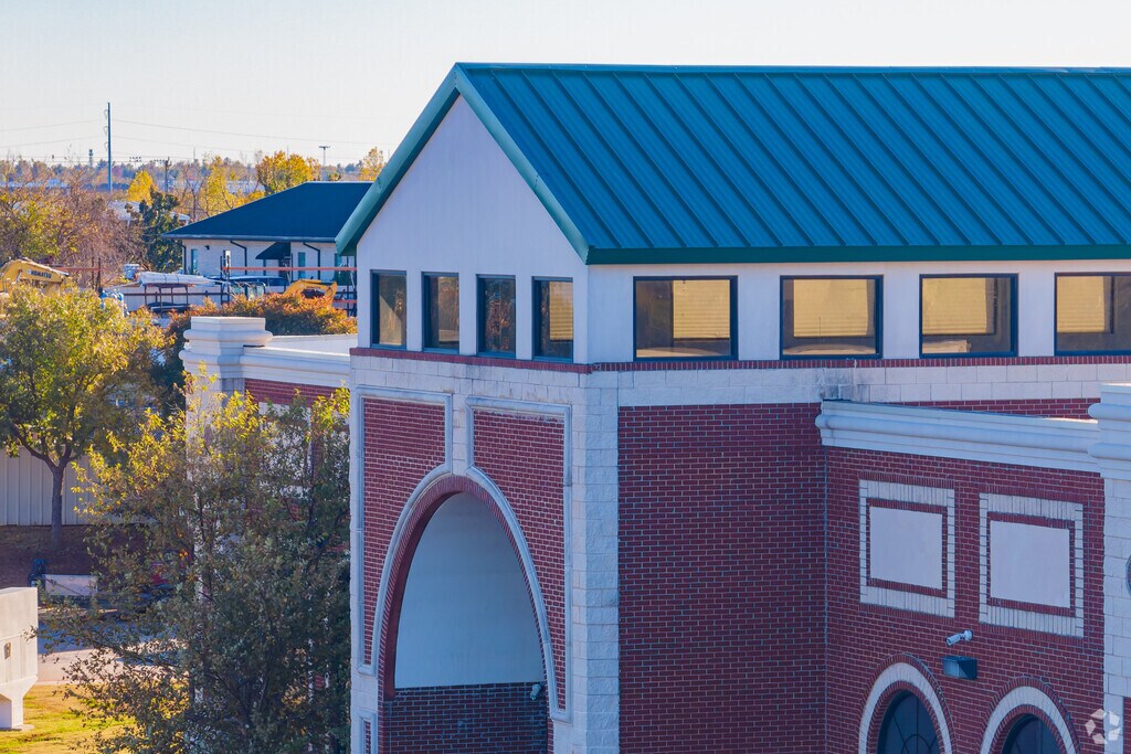Mercy School Institute provides education in the neighborhood of Meadowcreek.