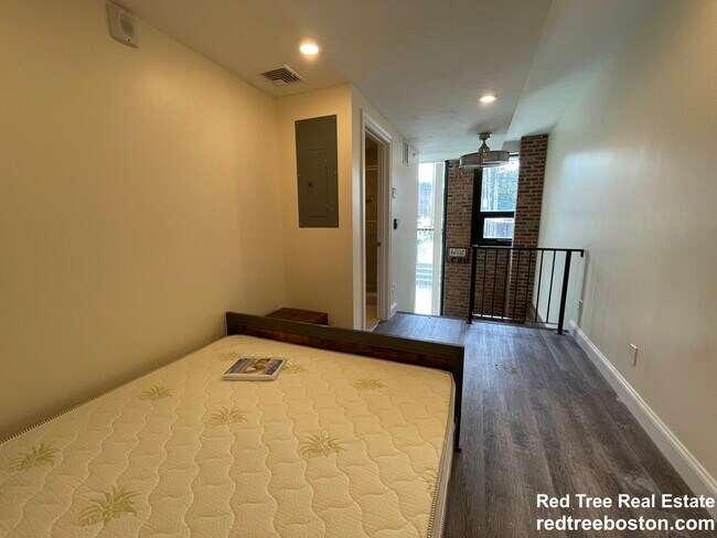 1028 Commonwealth Ave unit 3, Boston, MA 02215 - photo 5