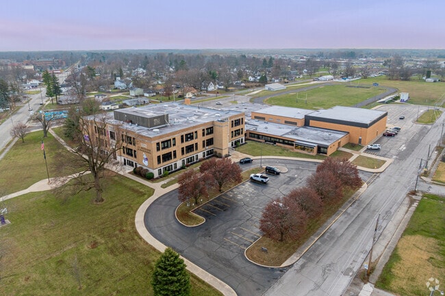 John L. McCulloch Jr. High School has a student-teacher ratio of 15 to 1.