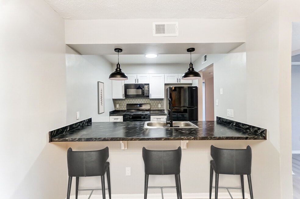 Coventry Court West Apartments, Fort Wayne, IN 46804 - photo 1