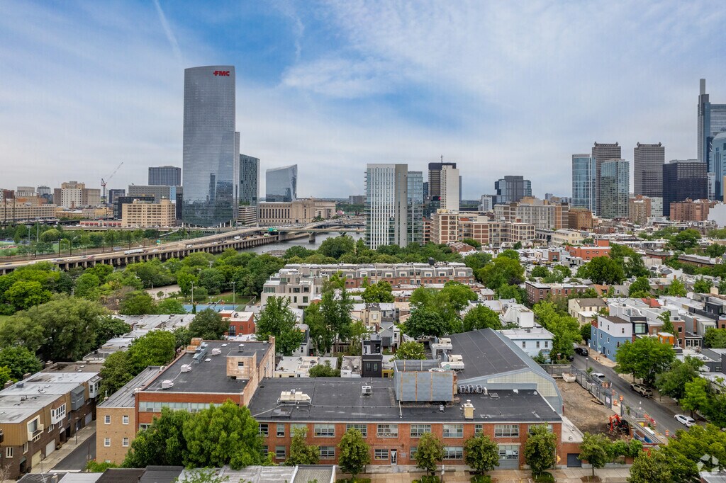 The Philadelphia School is in close proximity to the Schuylkill River and Center City.