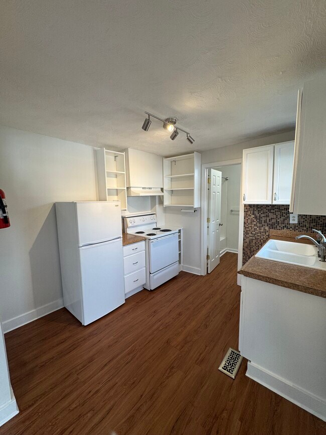 178 Carroll St unit 178, Keene, NH 03431 - photo 4