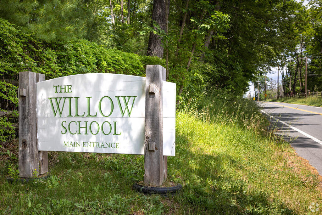The Willow School is a private educational institution located in Peapack & Gladstone, NJ.