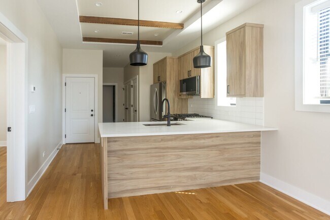 4956 N Oakley Ave unit 3, Chicago, IL 60625 - photo 2