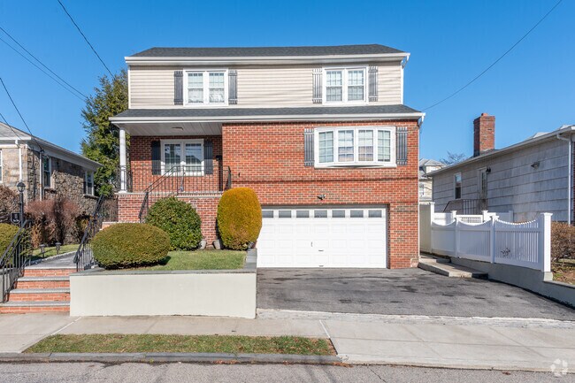 This well-maintained split-level home is located on Durst Place in Dunwoodie.