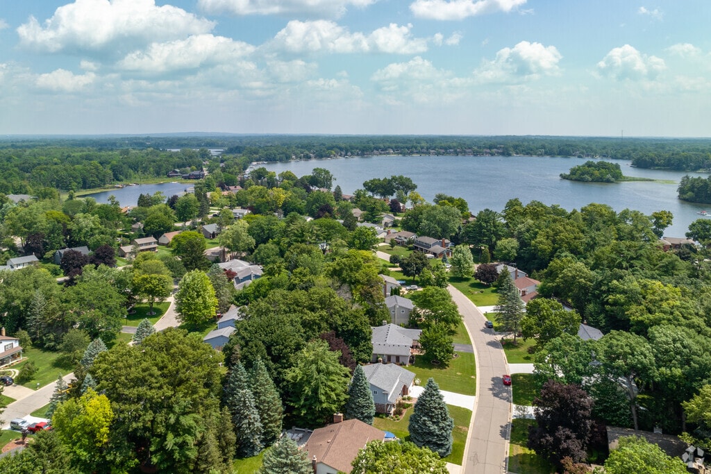 915 Orion Rd, Lake Orion, MI 48362 MLS 20240017293