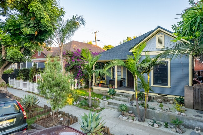 Many homes in West Village-Long Beach are single-level, craftsman-style homes.