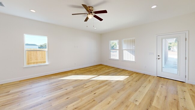 132 2nd Ave, Shalimar, FL 32579 - photo 2