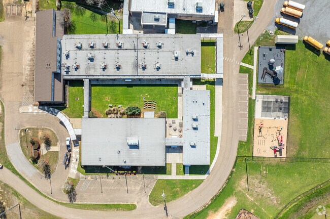 Puckett Elementary School serves students in  pre-k through 6th grade.