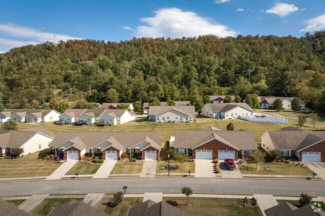 Ooltewah Center also has many townhomes throughout the neighborhood.