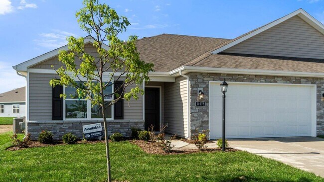 11275 Palmer Lake Run, Fort Wayne, IN 46818 - photo 2