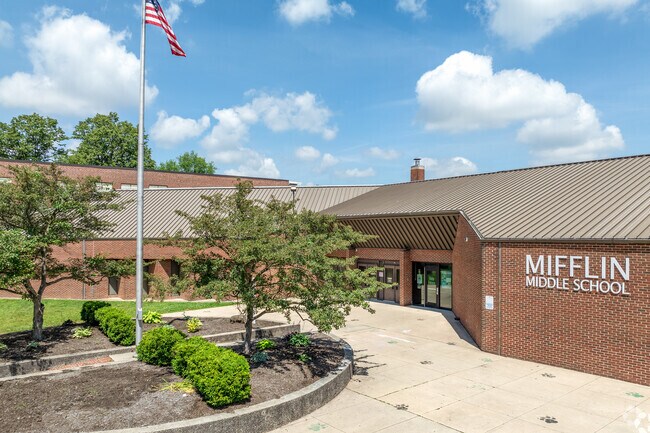 Mifflin Middle School near Hyde Park is Rated C minus by Niche.