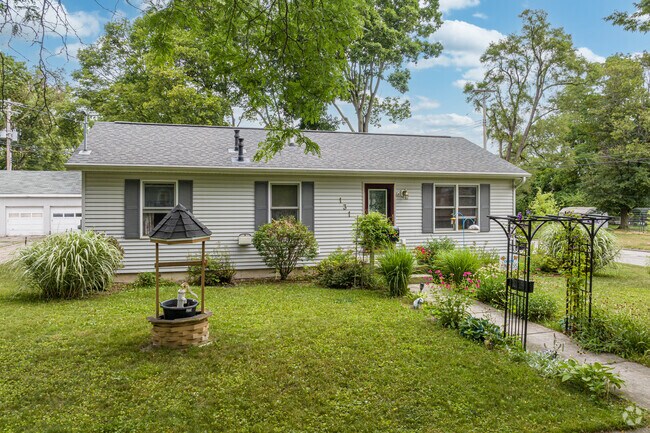 Ranch homes also have a presence in the Turner-Dodge neighborhood.