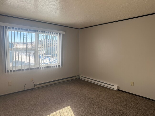 704 Miller Ct unit C, Rawlins, WY 82301 - photo 4