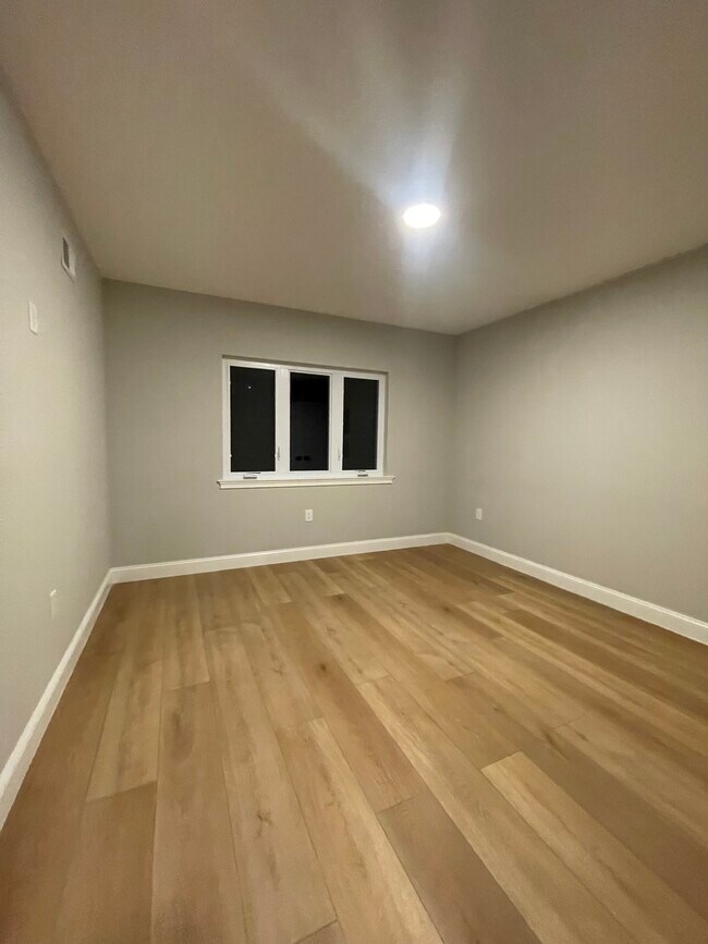 235 Burbank Ave unit 2, Staten Island, NY 10306 - photo 6