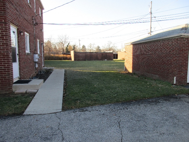 1862 Kentwell Rd, Columbus, OH 43221 - photo 4