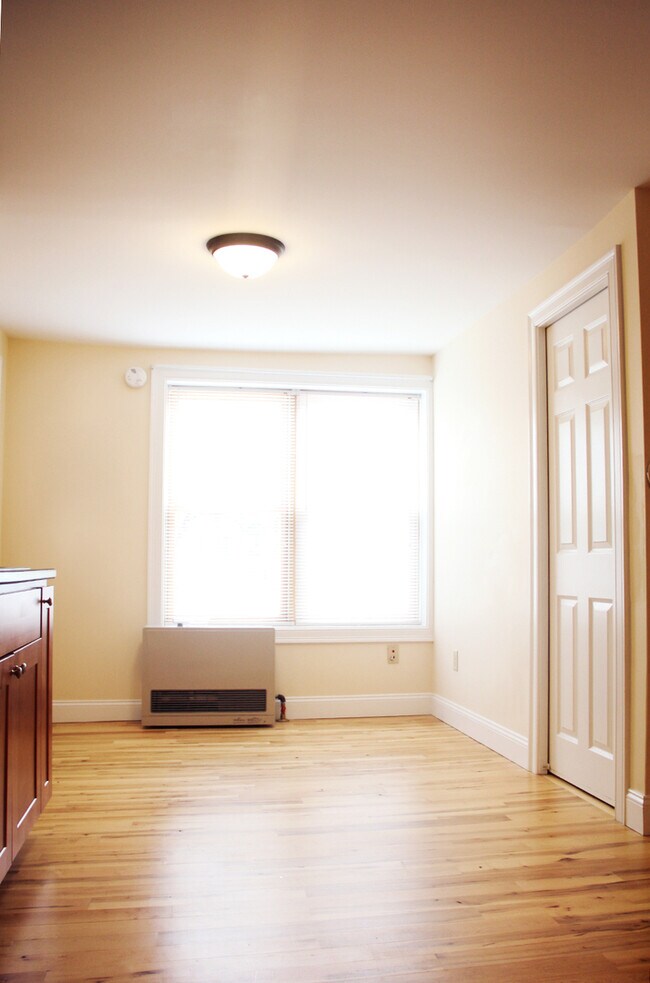 155 Maple St Unit 1, Burlington, VT 05401