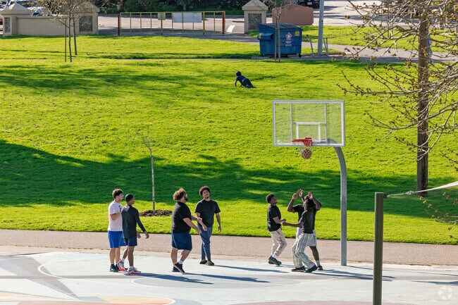Morningside Park is close to many neighborhood amenities, such basketball courts.