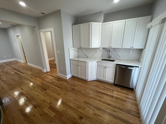 27 Forest St unit 27-1, Cambridge, MA 02140 - photo 3