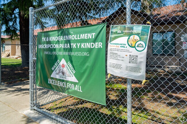 The courses at Karl F Clemens Elementary encourage critical thinking and creativity.