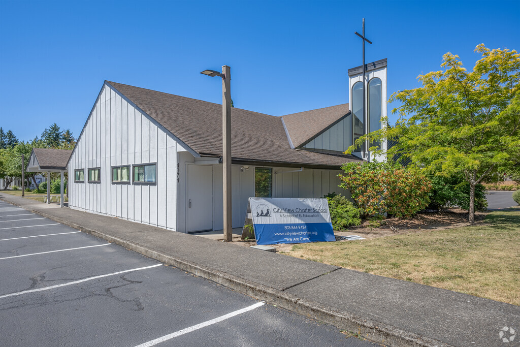 Exterior view of City View Charter School in Hillsboro, Oregon.