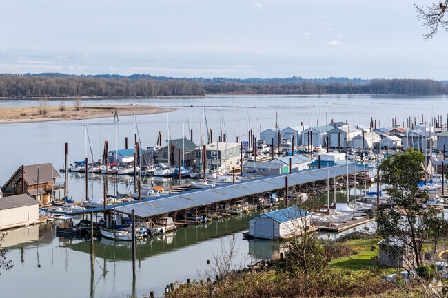 Stretching along the banks of the storied Columbia River, Saint Helens has ample access to water recreation.