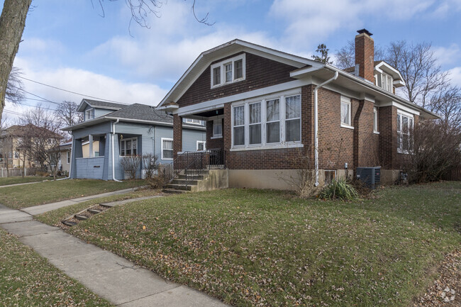 Southwest Elgin homes include a variety of Craftsman homes.
