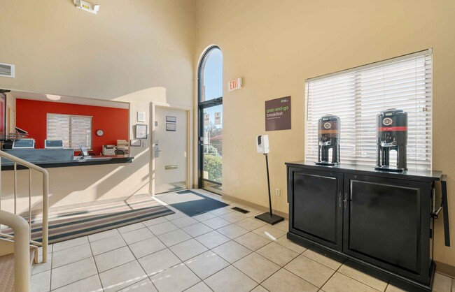 4260 Hunt Rd, Blue Ash, OH 45242 - photo 4