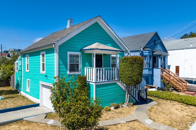 Colorful Homes in Golden Gate create an inviting atmosphere throughout the community.