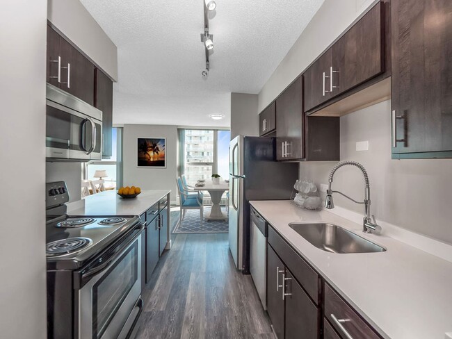 The Statesman unit 6F, Chicago, IL 60660 - photo 3