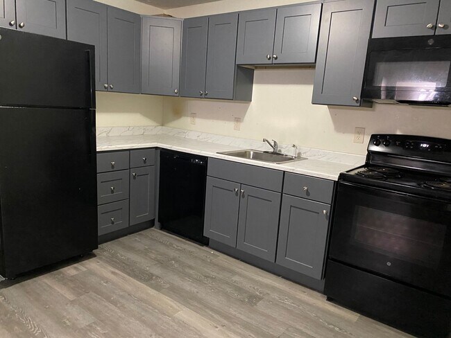 Residences at Riverside, Manchester, NH 03104 - photo 2