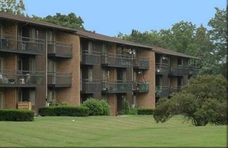 6333 W Lakefield Dr, Milwaukee, WI 53219