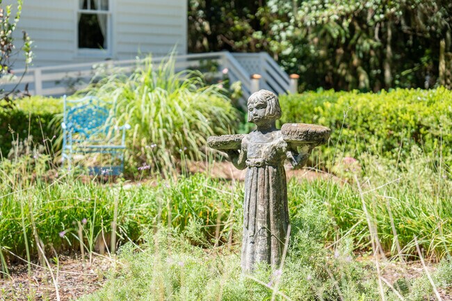 Statues can be found scattered throughout different points of the garden.