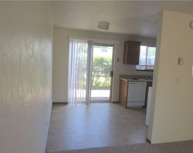 1035 NW 27th St unit B, Corvallis, OR 97330 - photo 3