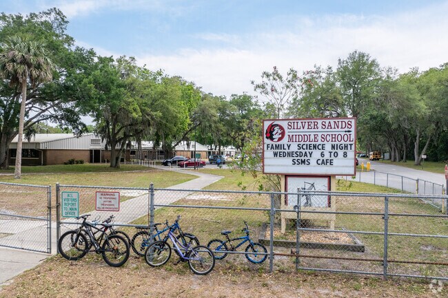 Silver Sands Middle School earns an above average B rating on Niche.