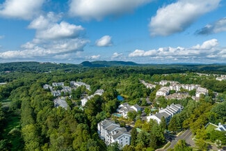 100 Town Walk Dr, Hamden, CT 06518