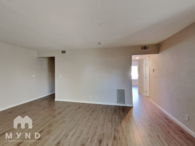 2336 Villanova Cir unit 8, Sacramento, CA 95825 - photo 6