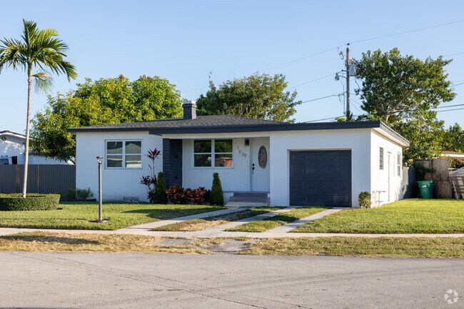 Mid-century modern homes are also available in Pinewood Park.